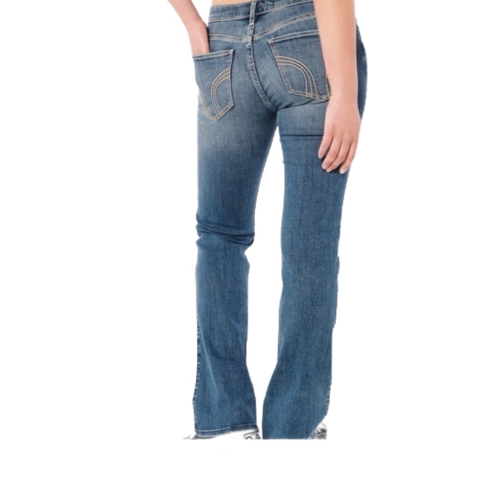 Hollister Low Rise Straight Leg in Medium Wash Denim Size 11